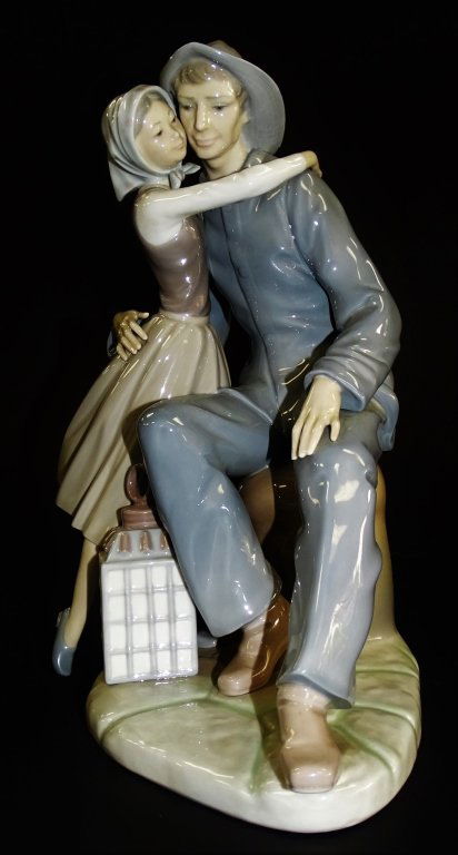 LLADRO PORCELAIN 'THE KISS' FIGURE GROUP #4888 (1 of 3)