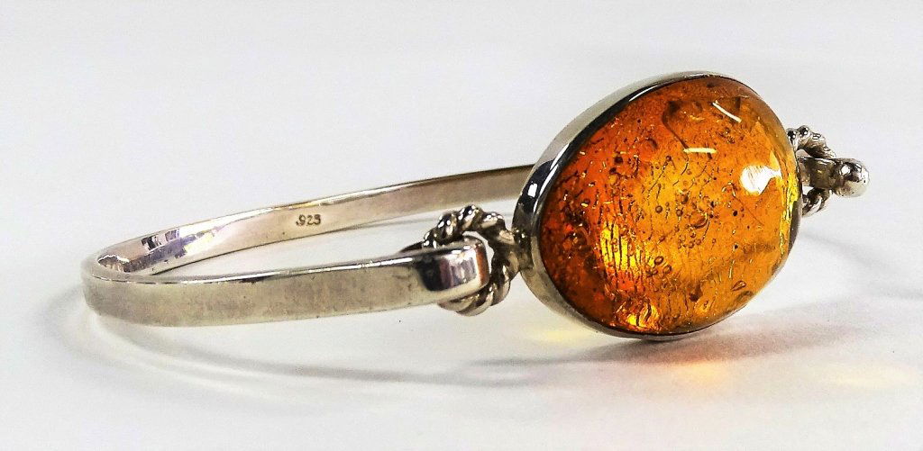 LOVELY AMBER & STERLING SILVER LADIES BRACELET (1 of 3)