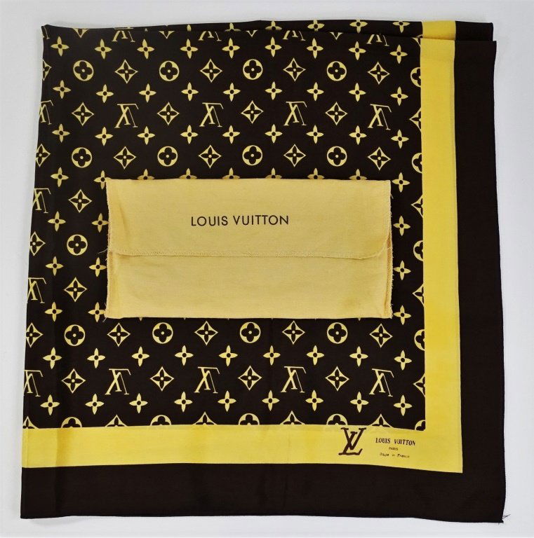 VINTAGE LOUIS VUITTON MONOGRAM WOMANS SILK SCARF (1 of 3)