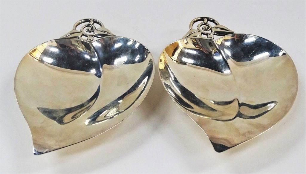PAIR OF TIFFANY & CO. STERLING SILVER LEAF BOWLS (1 of 5)