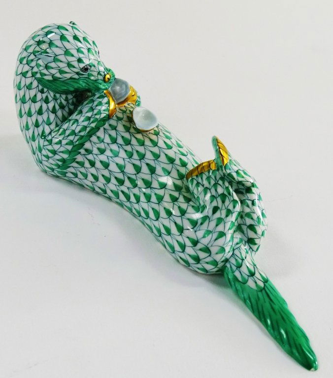 LARGE HEREND FISHNET OTTER PORCELAIN FIGURINE (1 of 5)