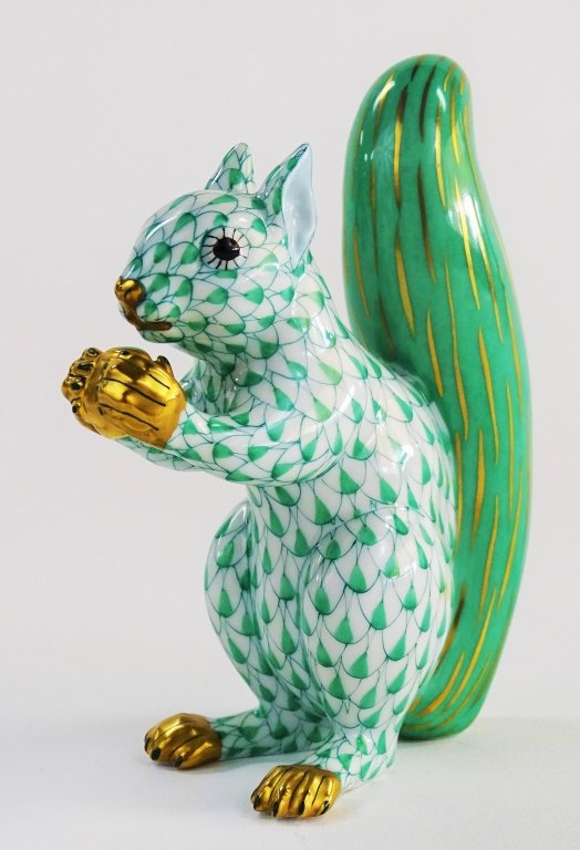 LARGE HEREND GREEN FISHNET SQUIRELL FIGURINE (1 of 5)