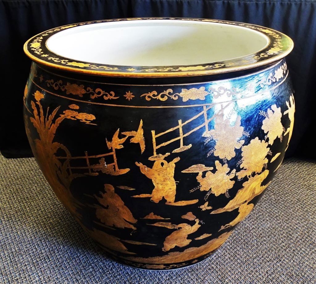 MONUMENTAL CHINESE EXPORT PORCELAIN PLANTER (1 of 6)