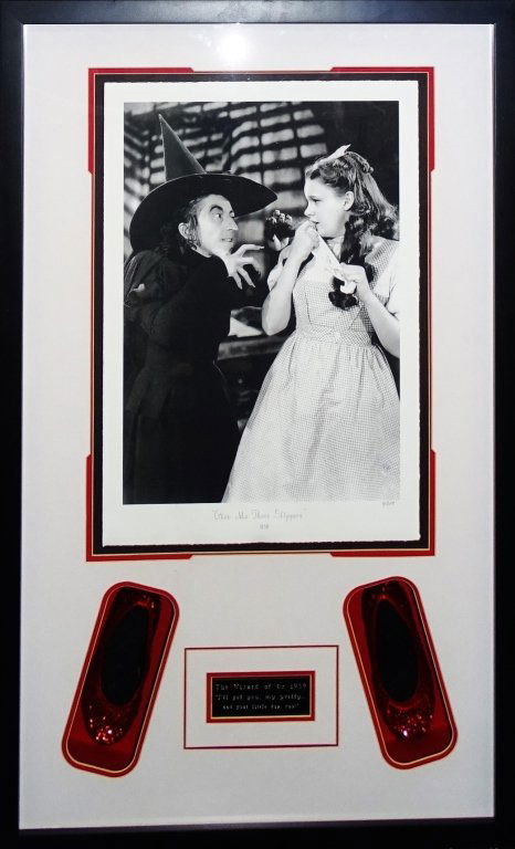 WIZARD OF OZ RUBY SLIPPER & GILCEE SHADOWBOX (1 of 4)