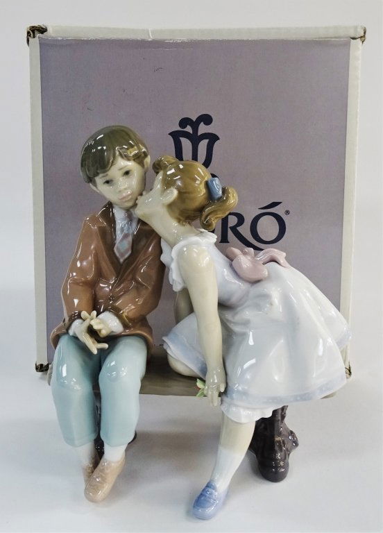 LLADRO 'TEN AND GROWING' PORCELAIN #7635 (1 of 4)