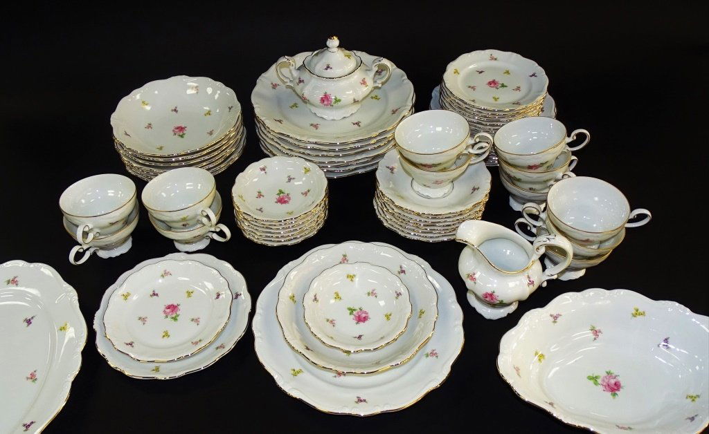60 PIECE JOHANN HAVILAND MOSS ROSE CHINA BAVARIA (1 of 4)