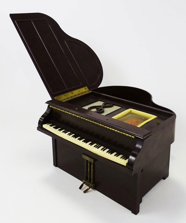 ANTIQUE RCA GRAND PIANO NOVELTY AM RADIO (1 of 6)