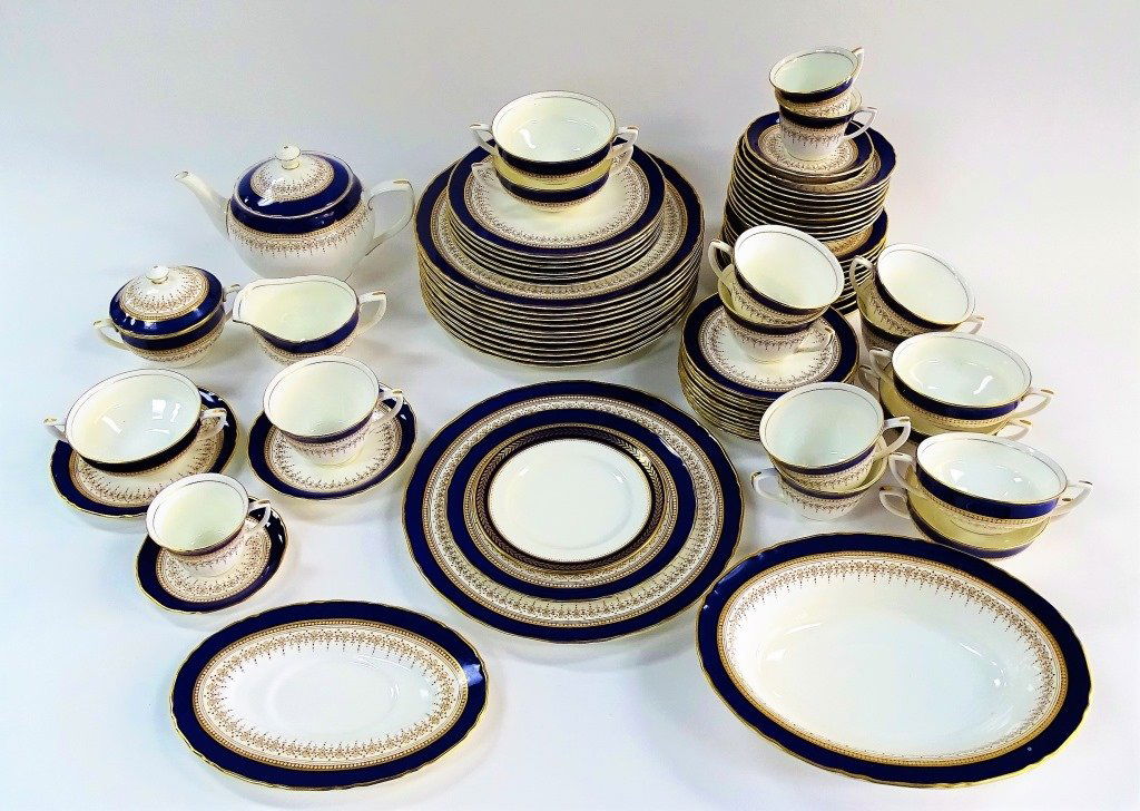 77PCS ROYAL WORCESTER PORCELAIN DINNERWARE (1 of 4)