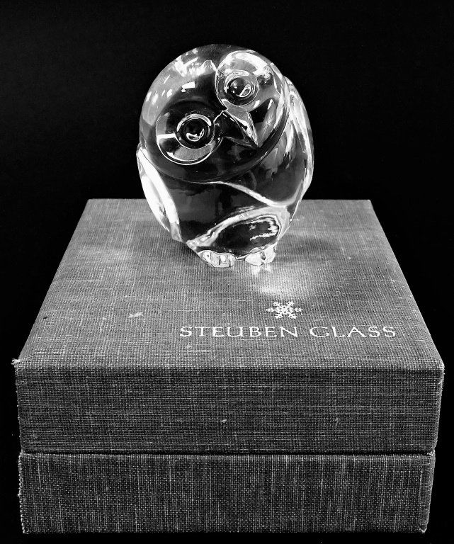 STEUBEN LEAD CRYSTAL OWL FORM HANDCOOLER (1 of 2)