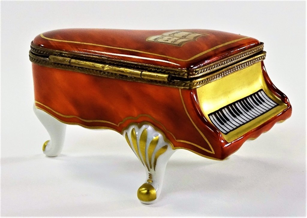 LARGE LIMOGES FRENCH PILL BOX ROCHARD BABY GRAND: Measures 4'' long, in like new condition shipping $20 u.s. plus ins