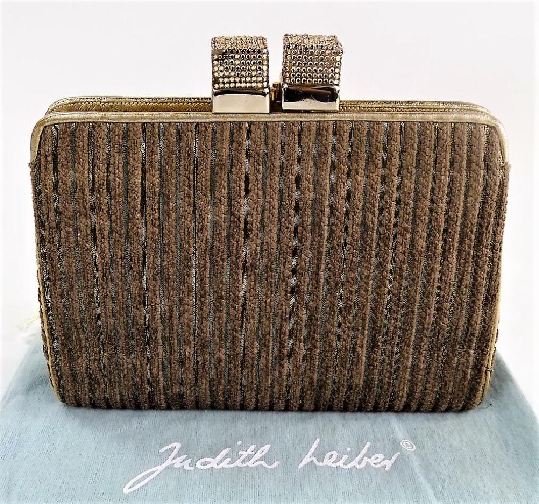 VINTAGE JUDITH LEIBER WOMANS SUEDE CLUTCH PURSE (1 of 5)