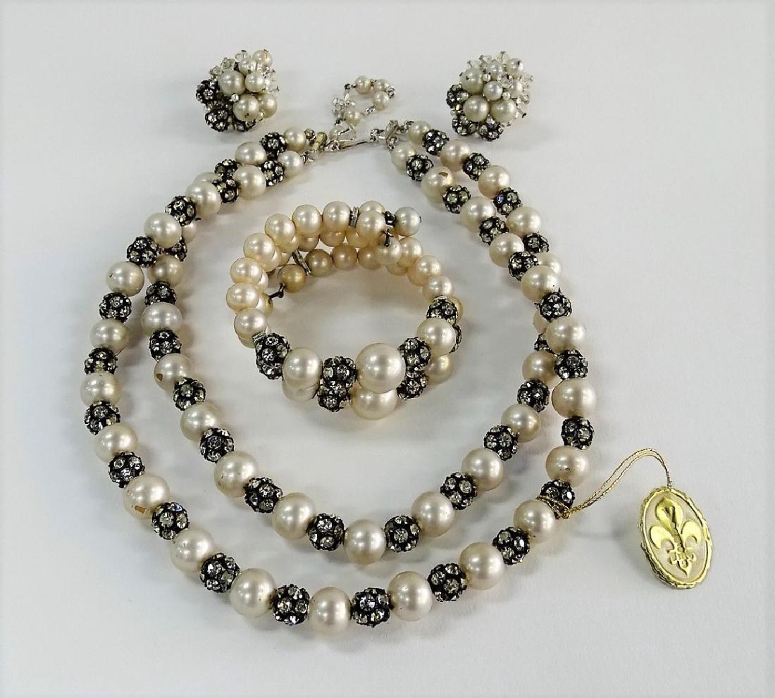 VINTAGE SIGNED VENDONE COSTUME JEWELRY SUITE (1 of 2)