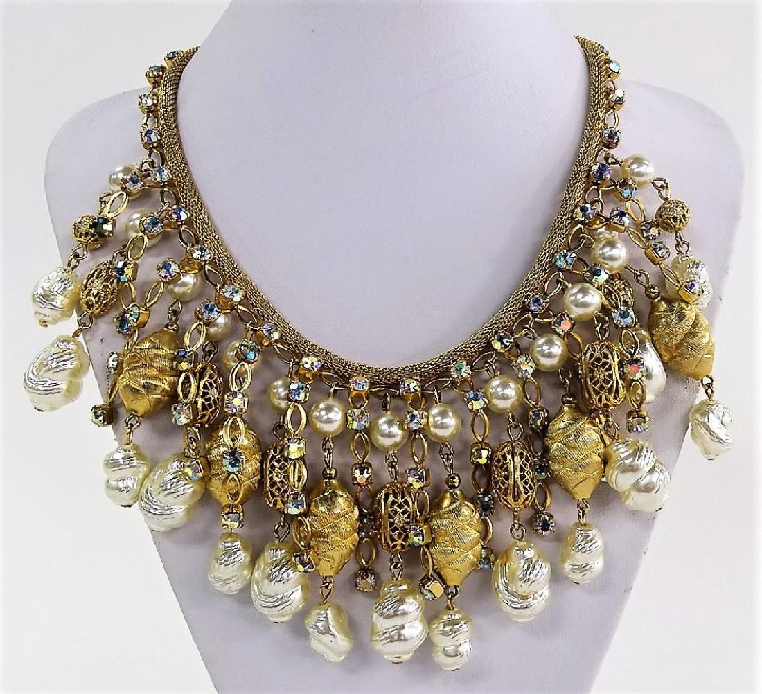 VINTAGE TRIFARI FAUX PEARL GOLD TONE NECKLACE (1 of 3)