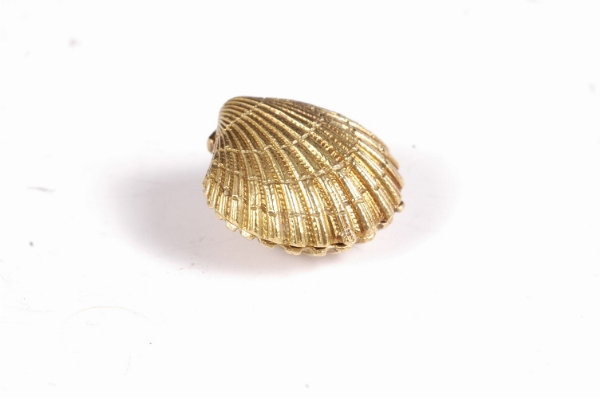 TIFFANY SCHLUMBERGER Rare 18k Gold Clam Pill Box