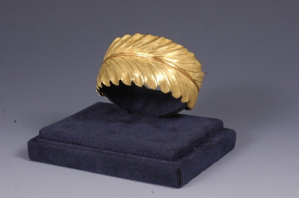 18K gold Buccellati Earrings and Bangle