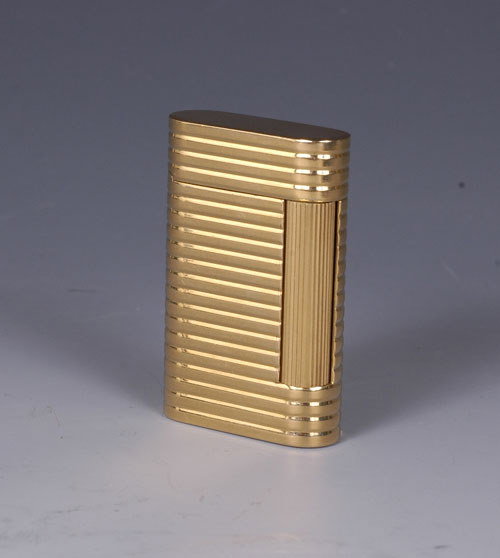 Van Cleef & Arpels 18k Gold Ribbed Lighter