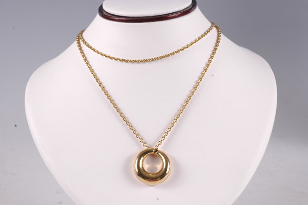 CHAUMET 18K Gold Circle Pendant Necklace
