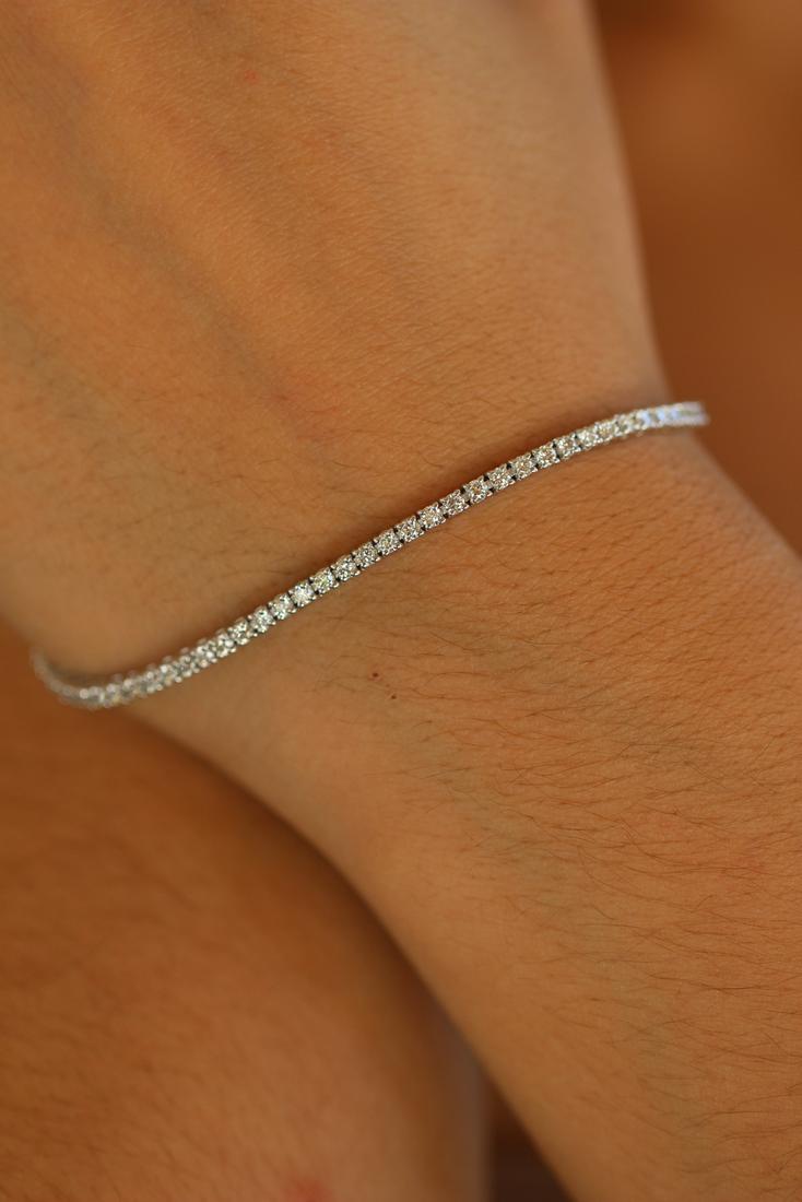 Natural 2.02 ctw Diamond Eternity Tennis Bracelet 18K: REF-150A3X ---- Natural 2.02 ctw Diamond Eternity Tennis Bracelet 18K White Gold ---- Manufacturer's Suggested Retail Price: $5000 Stone1 Weight: 2.02CT Stone1 Type: White Diamond Stone1 Color: E-F St