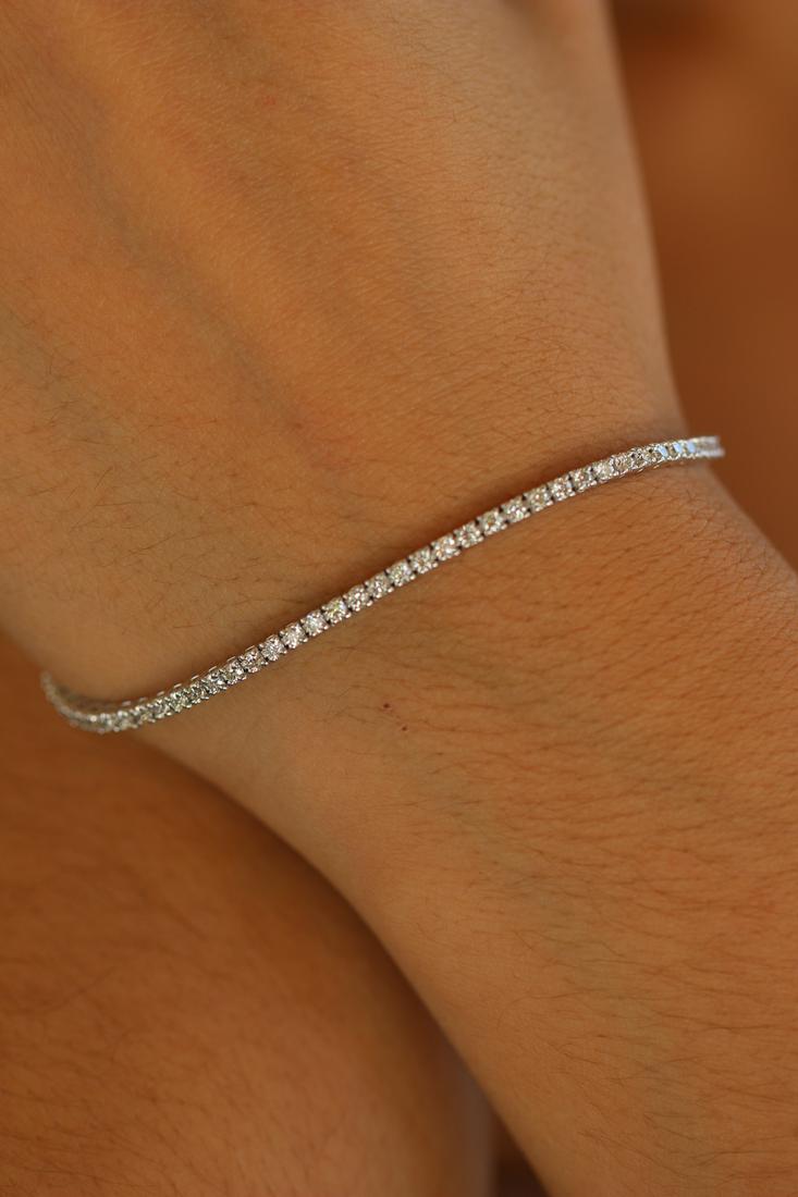 Natural 2.04 ctw Diamond Eternity Tennis Bracelet 18K: REF-167Y8Z - SKU: BR80007 ---- Natural 2.04 ctw Diamond Eternity Tennis Bracelet 18K White Gold Manufacturer's Suggested Retail Price: $5000 Stone1 Weight: 2.04CT Stone1 Type: White Diamond Stone1 Col