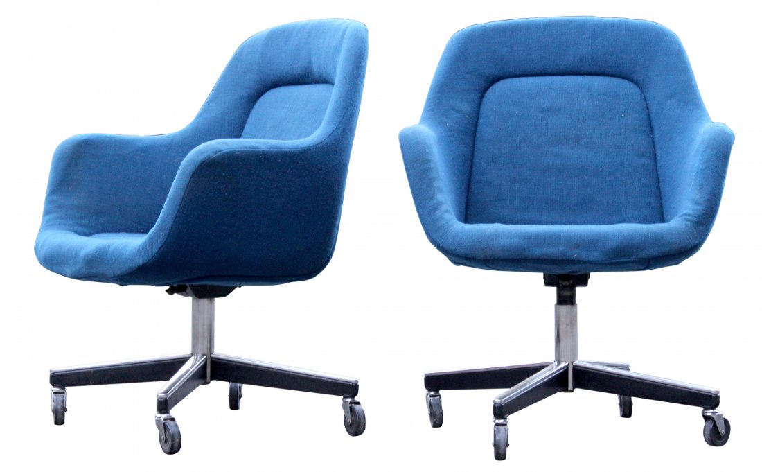 Knoll International Blue Swivel & Recline Lounge Chair: Pair of Knoll International Blue Swivel and Recline Lounge Chair. Original label. Size: 34 in. height, 26 in. wide, 22 in. depth