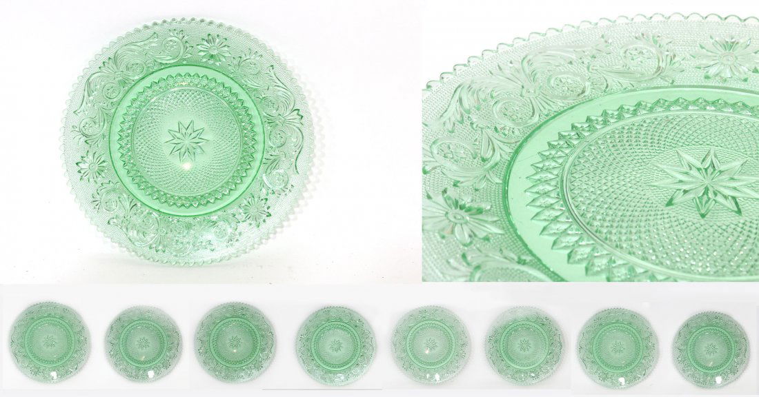 Ten (10) Green sandwich Glass Dinner plates (1 of 7)