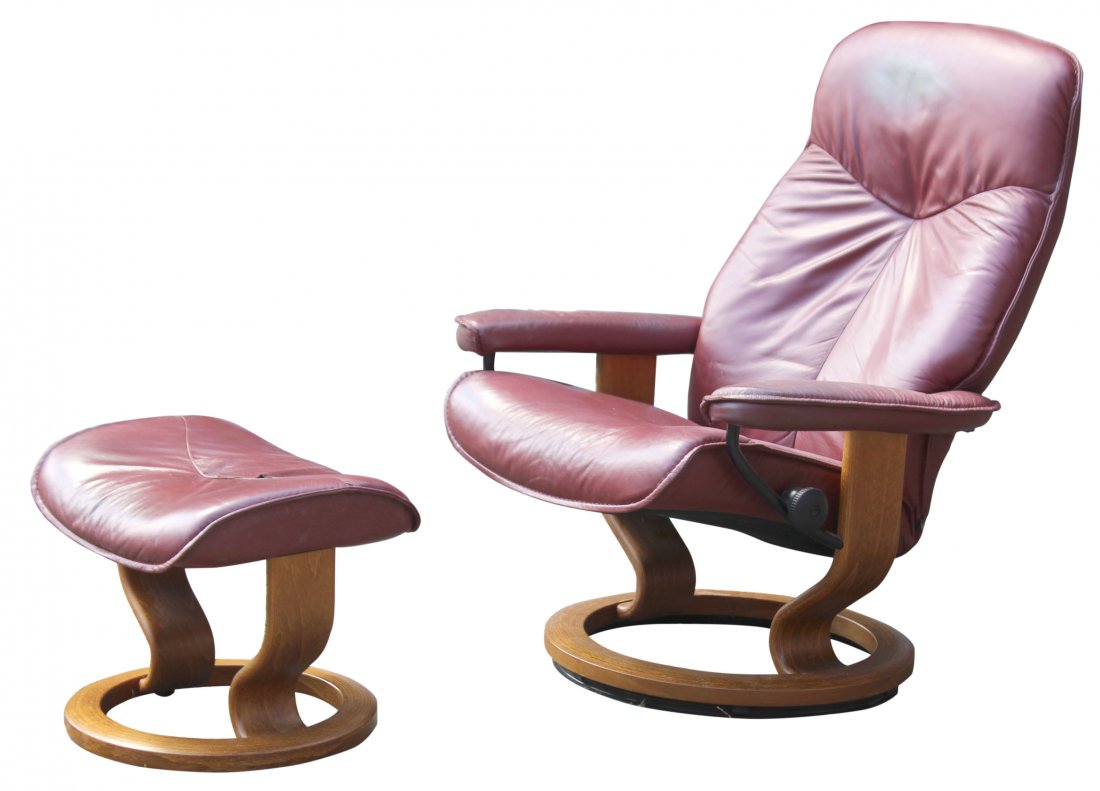 Vintage Ekornes Recliner chair and ottoman: Vintage Ekornes Recliner chair and ottoman signed in the handles and package underneath. Chair is the stressless model.