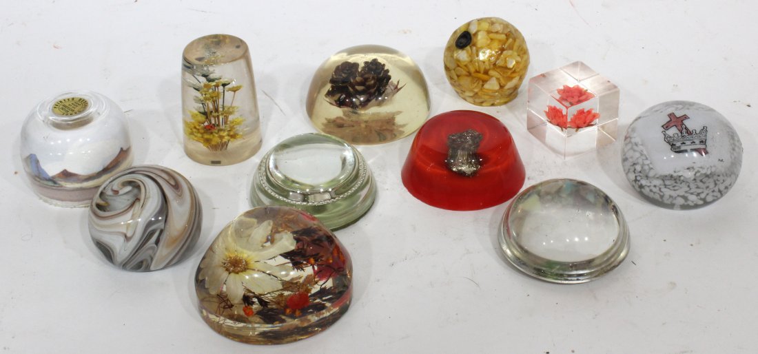 11 Assorted Vintage Glass Paperweights Floral Interiors (1 of 3)