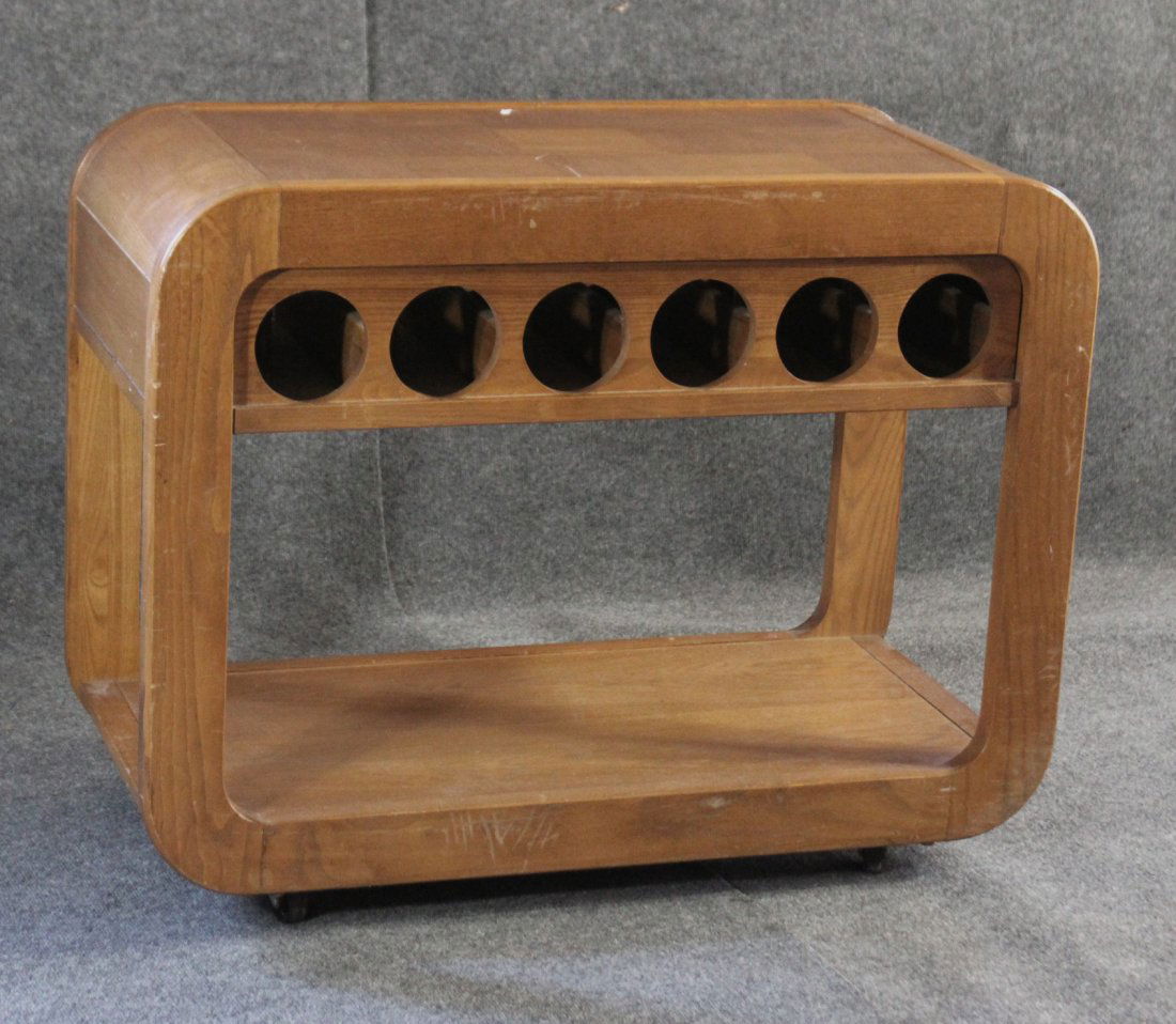 MILO BAUGHMAN STYLE OAK WINE SERVER CART: MILO BAUGHMAN STYLE OAK WINE SERVER CART. Very stylish, has great lines, clean, on wheels.Size: 29.5 h , 18 x 37 w, inches