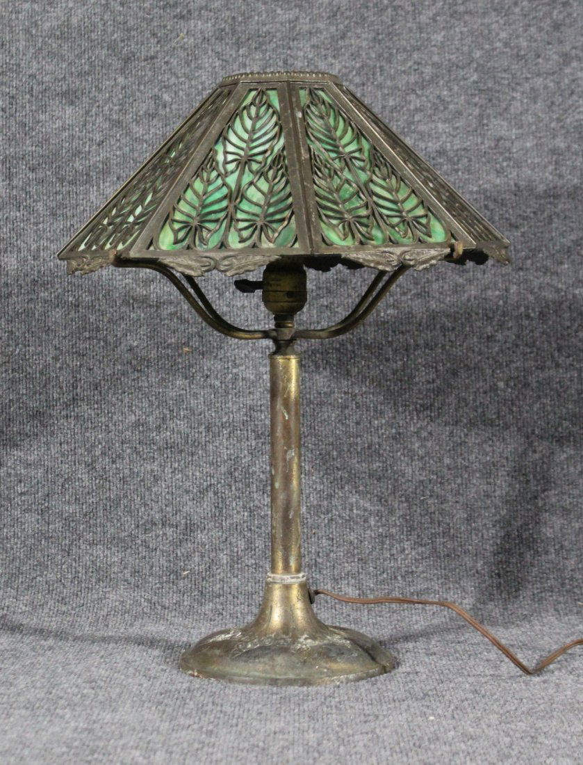 BRADLEY & HUBBARD OVERLAY SLAG GLASS 8 PANEL LAMP (1 of 8)