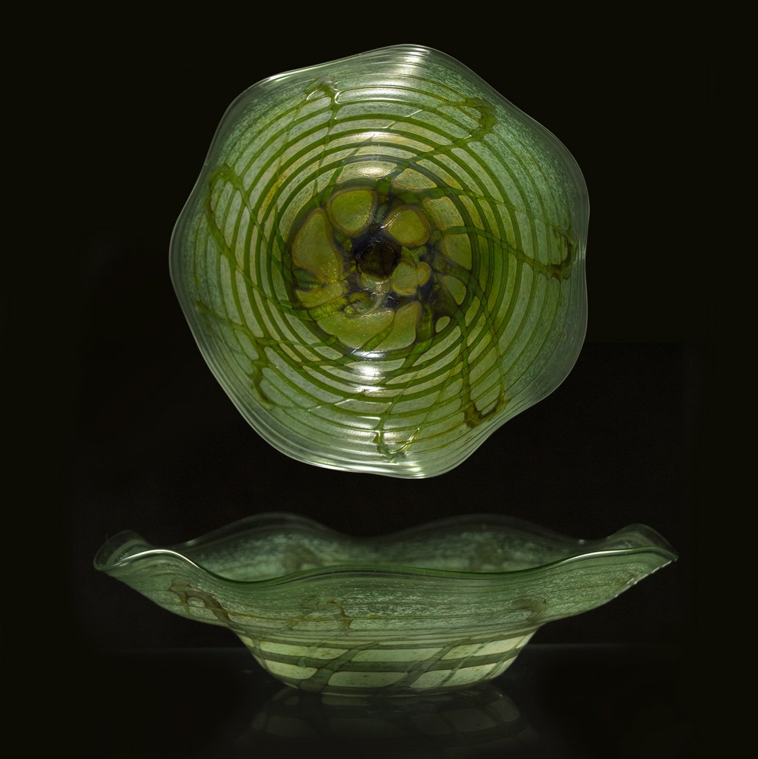 MID CENTURY MODERN STUDIO ART GLASS CENTER BOWL (1 of 4)