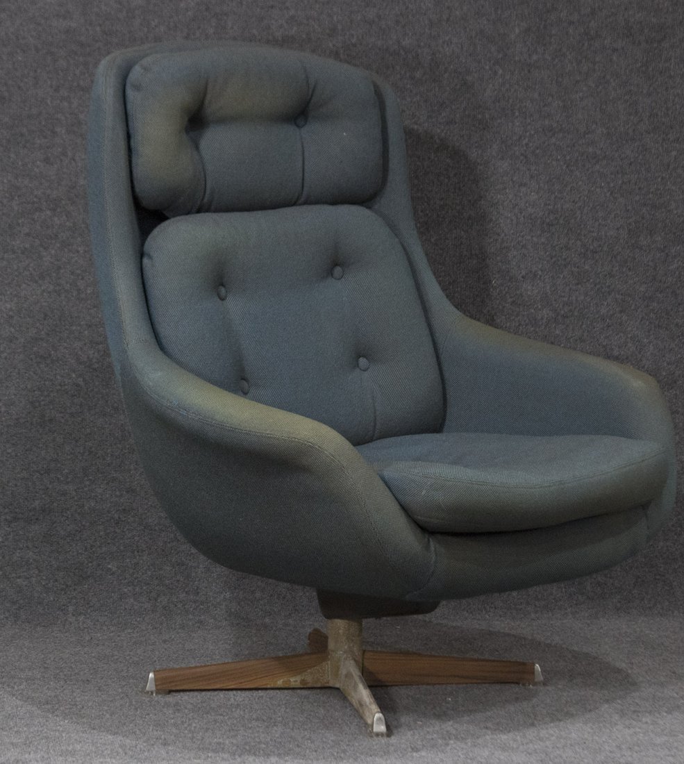 SELIG Mid Century Modern GROOVY SWIVEL LOUNGE CHAIR: SELIG Mid Century Modern GROOVY SWIVEL LOUNGE CHAIR. Good condition, wear consistent to age.Size: 42 h , 34 w