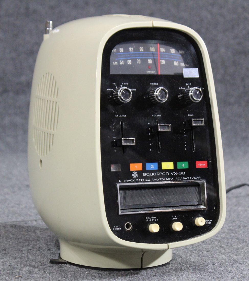 Aquatron vx-33 8 track stereo , vintage: Aquatron vx-33 8 track stereo , vintage radio including fm and am, Size: 12 h , 9.5 w