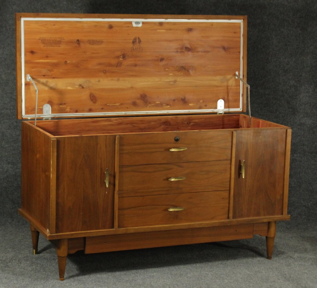 LANE Sltavista Redus MID CENTURY CEDAR CHEST (1 of 7)