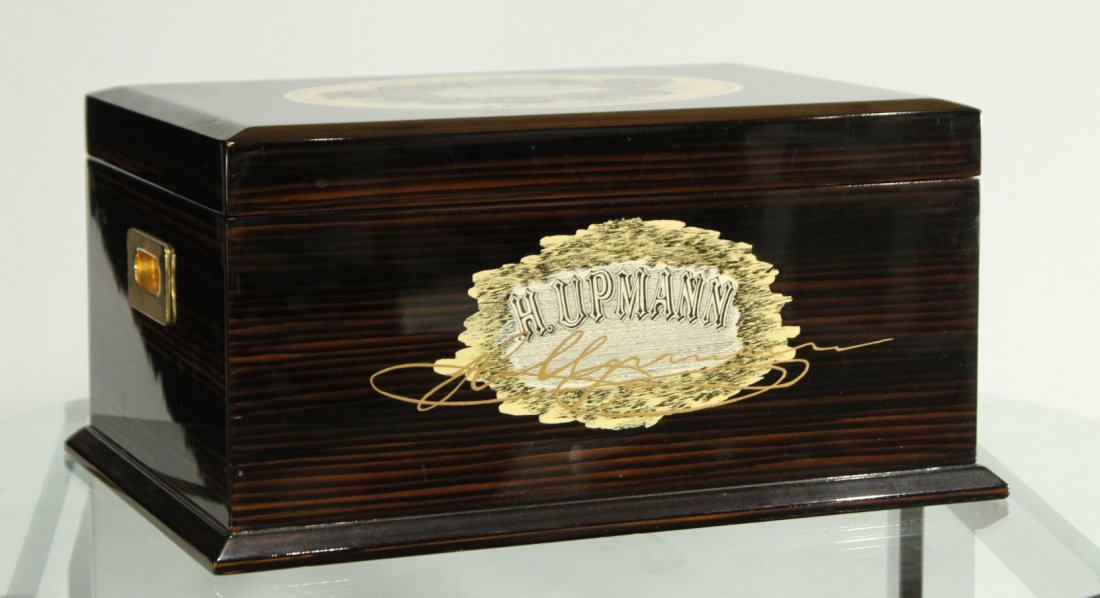 H. UPMANN CUBAN CIGARS HUMIDOR Polished Lacquered Box (1 of 4)