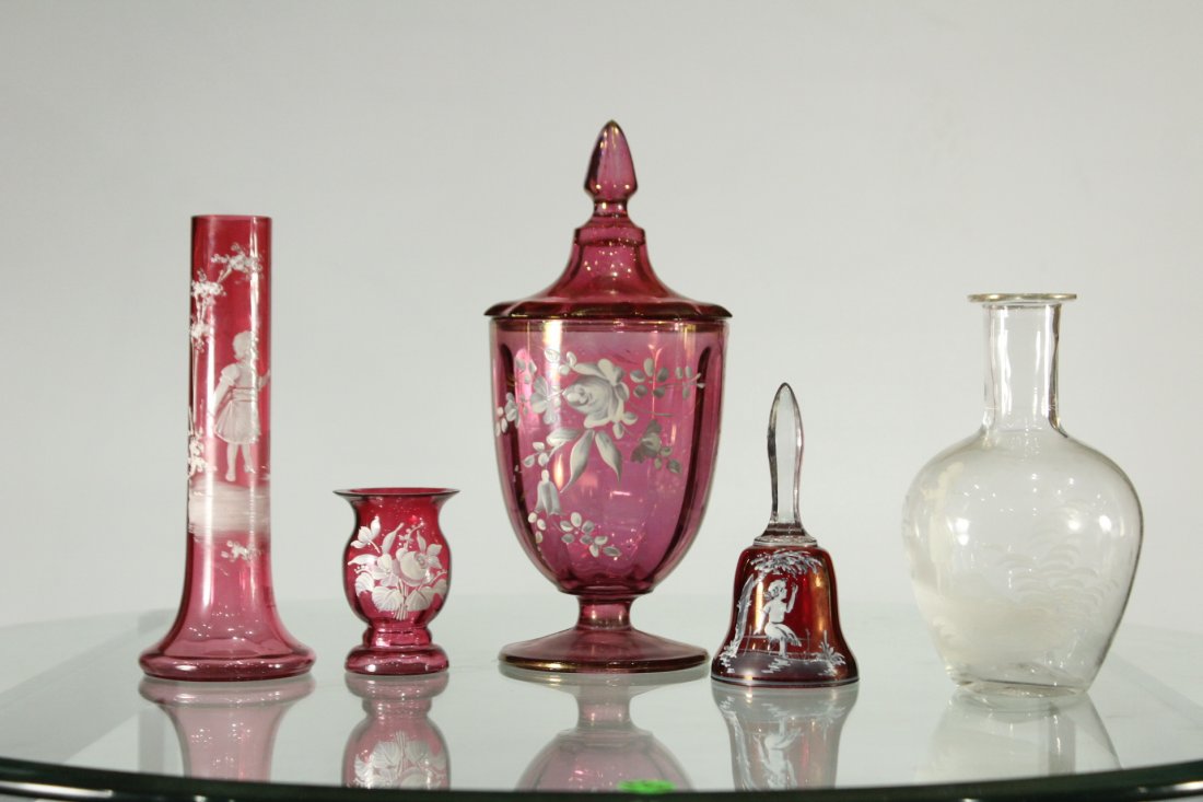 Collection of Mary Gregory glass items (1 of 5)
