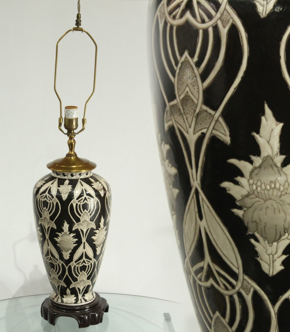 Ceramic mId-century Modern vase on Oriental pedestal (1 of 5)