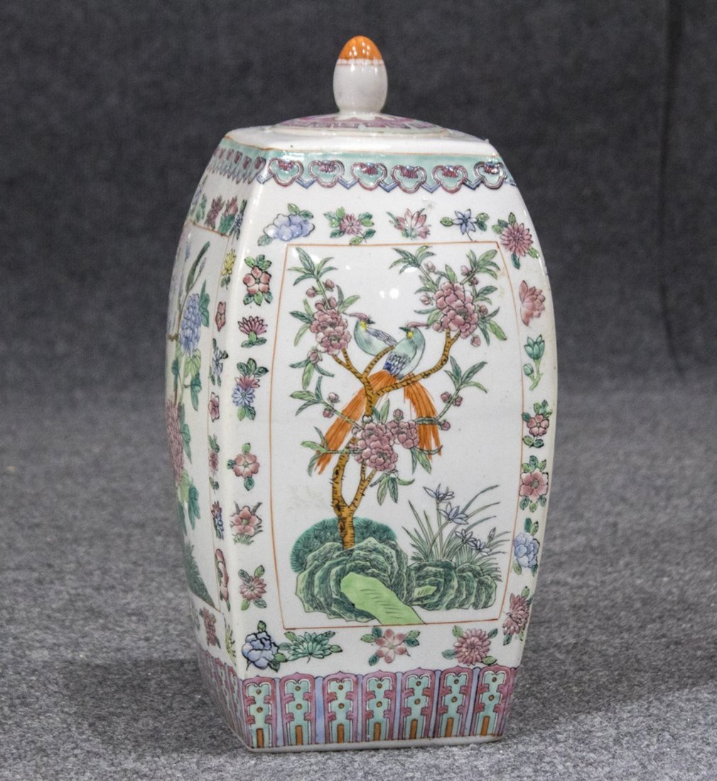 ORIENTAL PORCELAIN COVERED JAR WITH COVERED SIGNED (1 of 5)