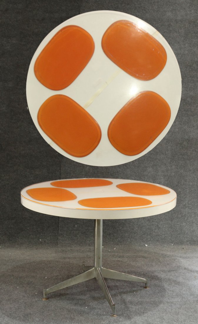 MID CENTURY MODERN ROUND DINETTE TABLE Orange Accents (1 of 8)