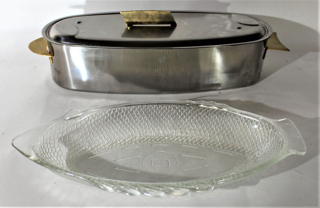 2-PIECE STAINLESS AND BRASS FISH COOKER and GLASS DISH (1 of 4)