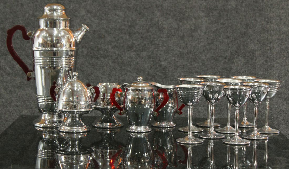 14-Piece CHROME ART DECO COCKTAIL SET RED BAKELITE (1 of 7)