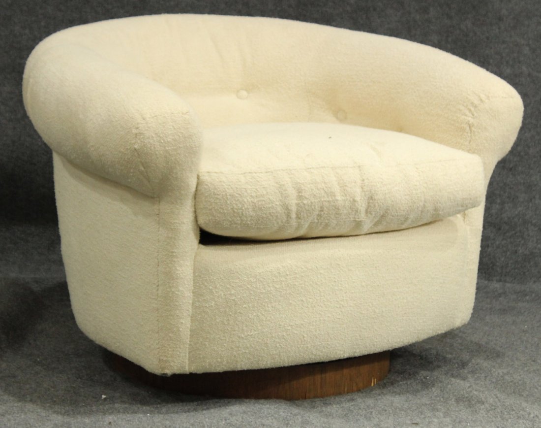 MILO BAUGHMAN BARREL SWIVEL CHAIR: MILO BAUGHMAN BARREL SWIVEL CHAIR.Size: 24 h 34 w