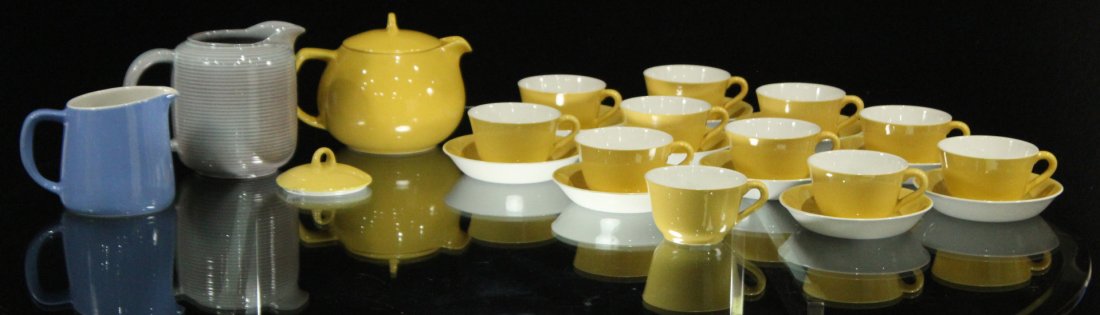 Assorted ARABIA Made in FINLAND Porcelain Tea Set: Assorted ARABIA Made in FINLAND Porcelain Tea Set [tea pots, cups, saucers]; Vintage 1960s - 1970s; Size range in heights: 1 : 5.510 complete cup and saucers