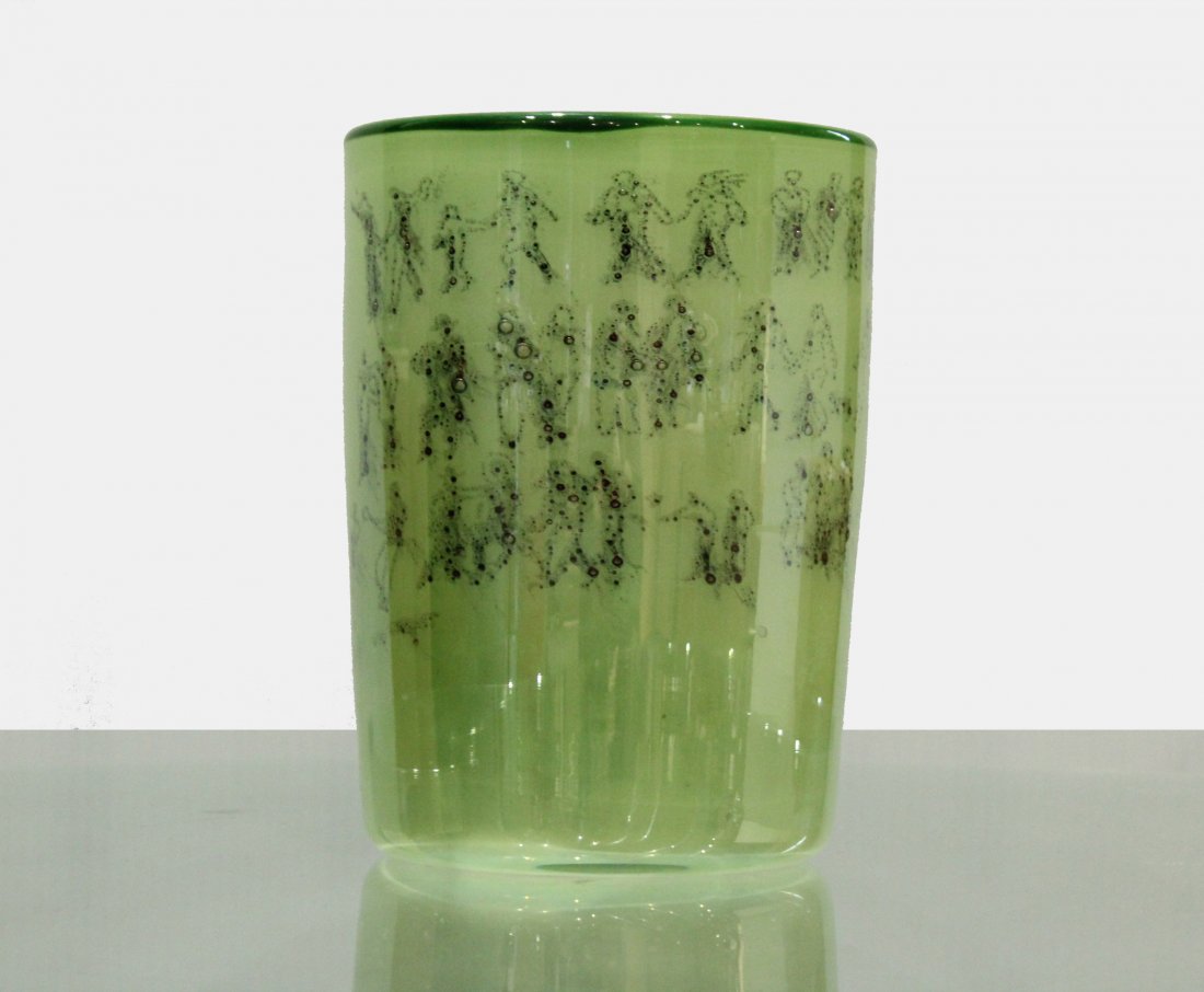 Hand-blown Art glass vase Nathan Wilson (Atrib): Hand-blown Art glass vase Nathan Wilson (Atrib) with oil spotted bubbled figures.