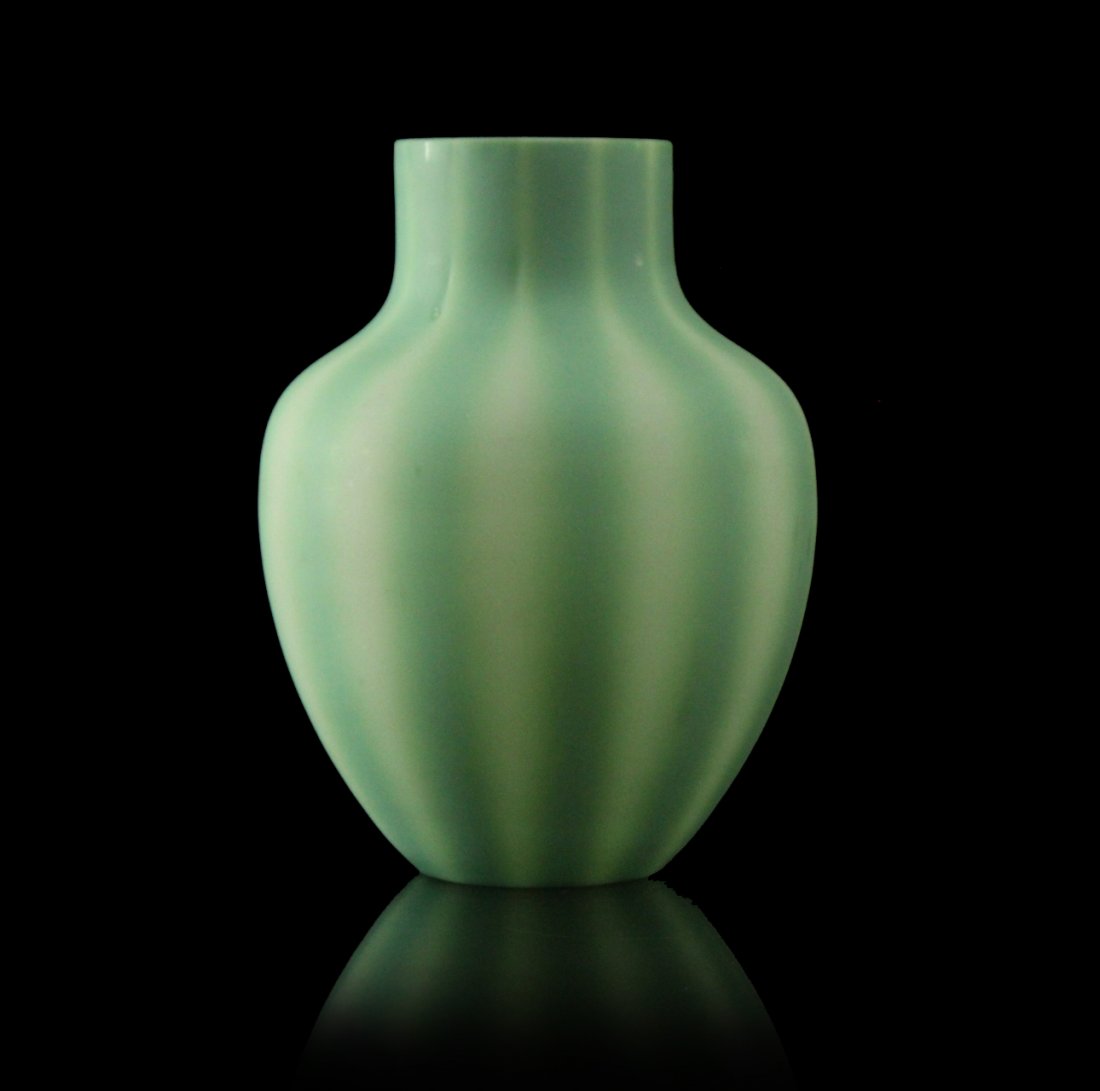 Green Burmese Art Glass Vase, Ribbed Pattern (1 of 6)