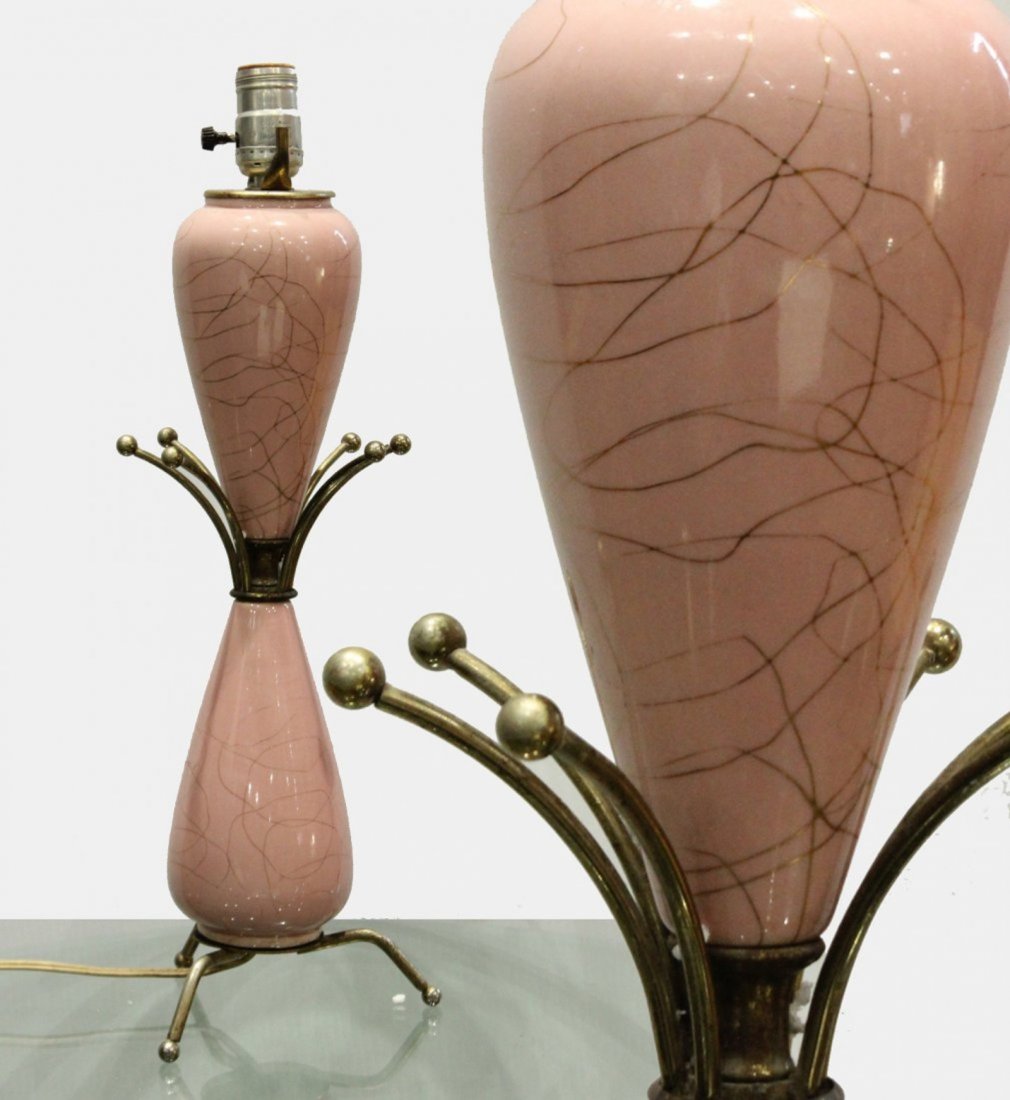 Mid-century modern pink atomic lamp with brass elements: Mid-century modern pink atomic lamp with brass elements paul evans style. Size: 20 h ,