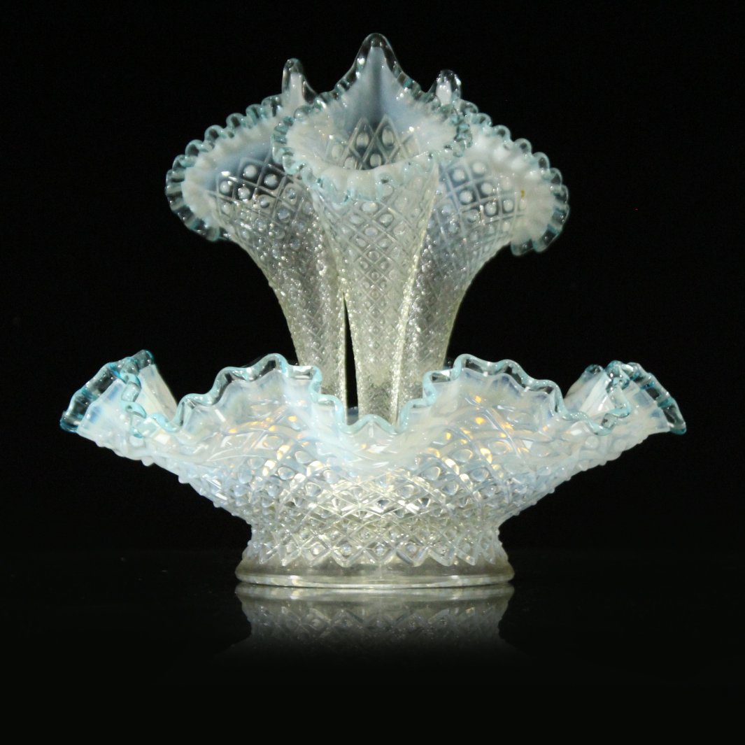 FENTON Opalescent Glass Epergne (1 of 7)