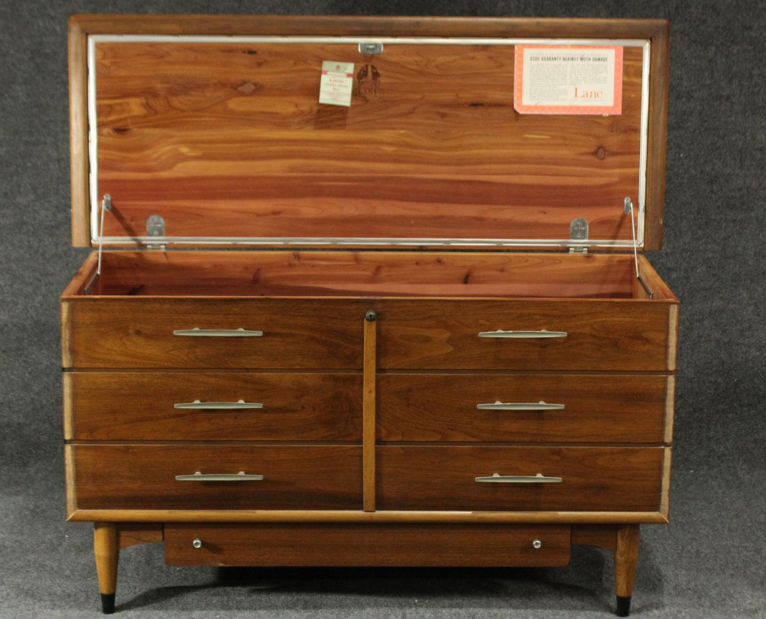 LANE Mid-Century Cedar Chest Butterfly Dovetailed Top (1 of 5)