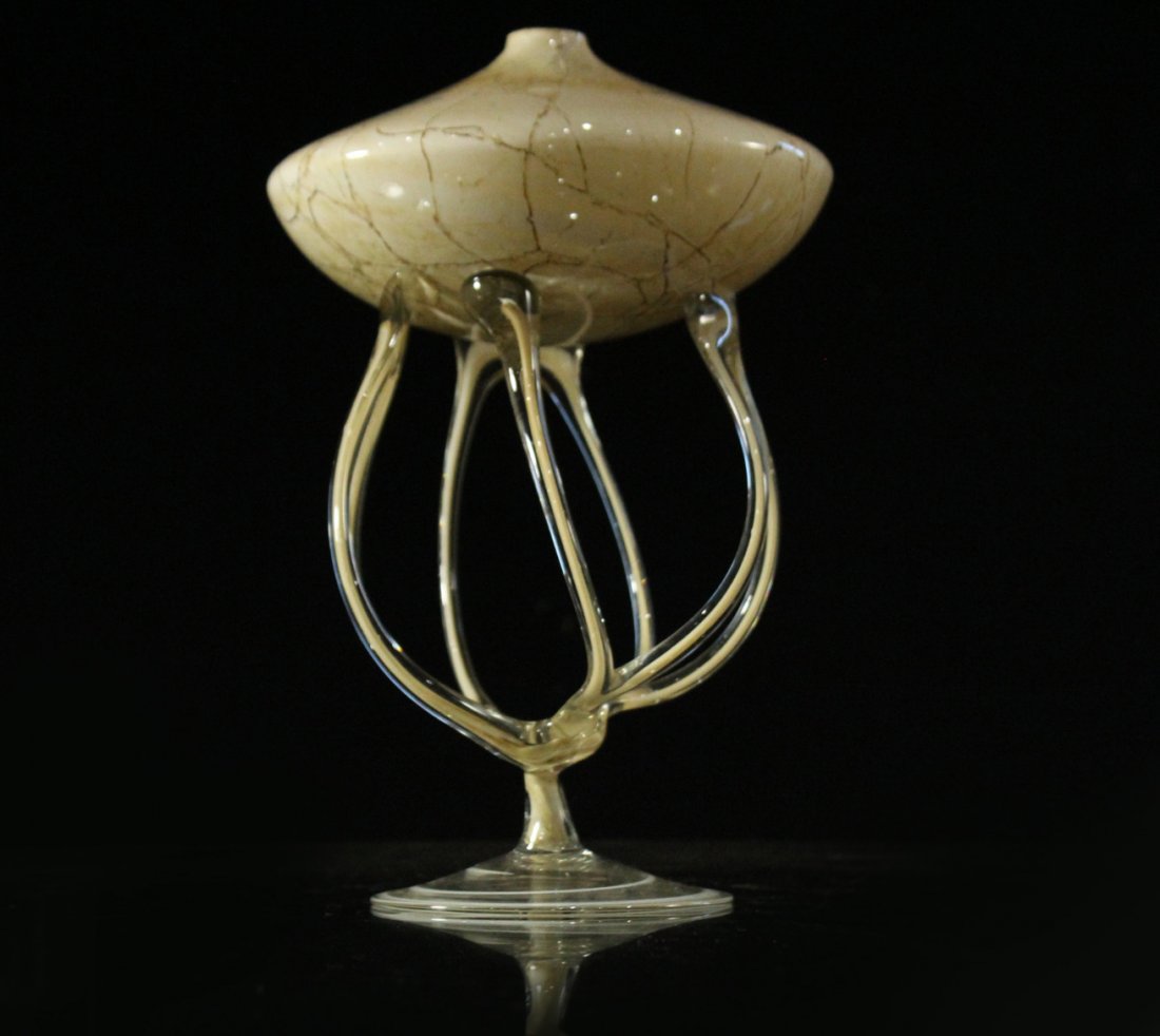 Unusual SPACE AGE DESIGN Studio Art Glass Vase: Unusual SPACE AGE DESIGN Studio Art Glass Vase. Size: 10.5 h