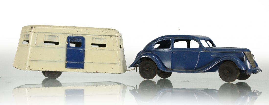 KINGSBURY TOYS 1940s Blue Car Pulling Trailer Camper (1 of 11)