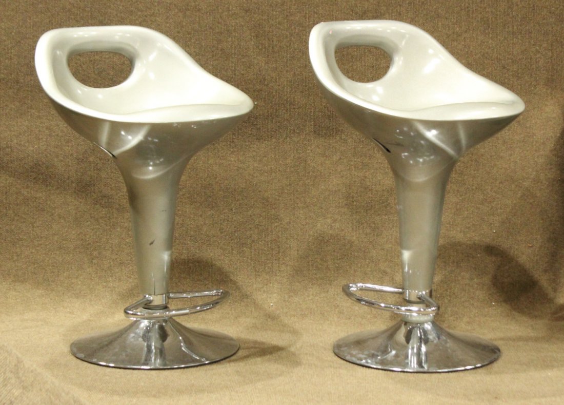 Pair RETRO DESIGN FIBERGLASS CHROMED BAR STOOLS: Pair RETRO DESIGN FIBERGLASS CHROMED BAR STOOLS. Size: 28 h , 22 seat h 18w
